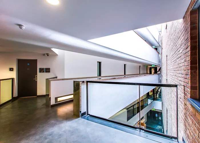 Yugo Explore - Broadstone Hall Appartement