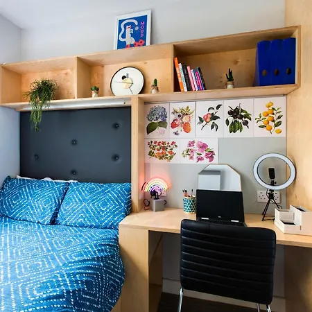 Yugo Explore - Broadstone Hall *