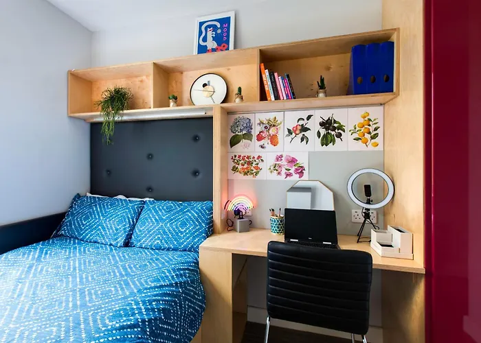 Yugo Explore - Broadstone Hall *