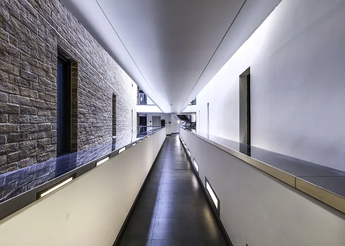 Yugo Explore - Broadstone Hall *