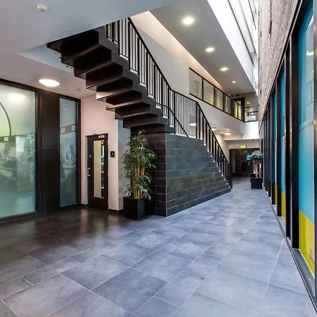 Yugo Explore - Broadstone Hall *