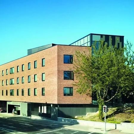 Yugo Explore - Broadstone Hall