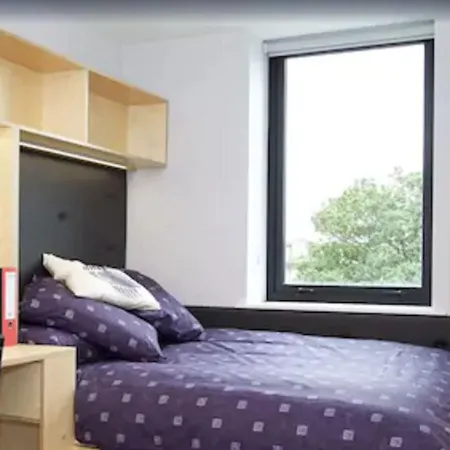 Yugo Explore - Broadstone Hall Apartman *