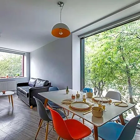 Yugo Explore - Broadstone Hall Apartment *