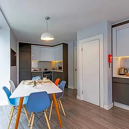 Yugo Explore - Broadstone Hall Apartment Dublin
