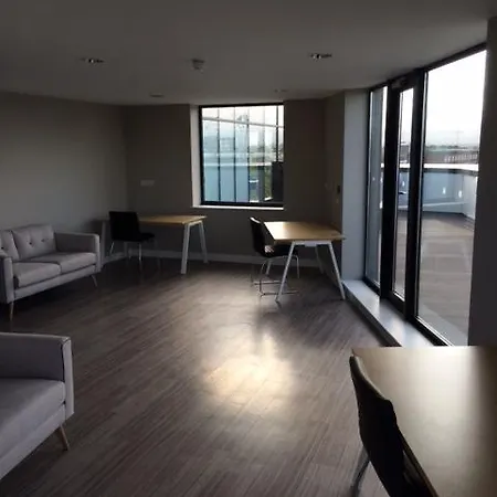 Yugo Explore - Broadstone Hall