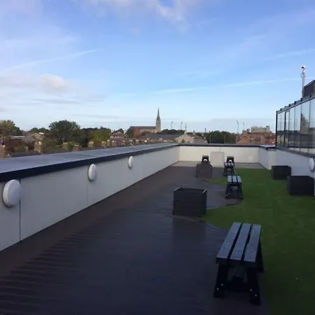 Yugo Explore - Broadstone Hall Apartman