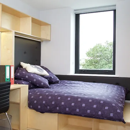 Yugo Explore - Broadstone Hall *