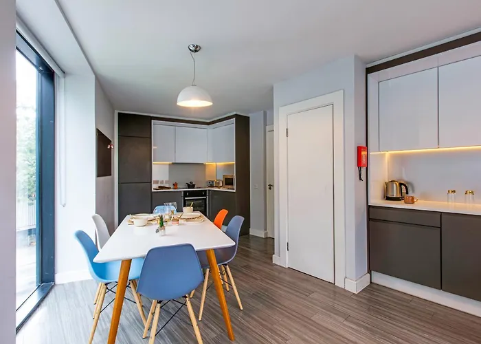 Yugo Explore - Broadstone Hall Dublín