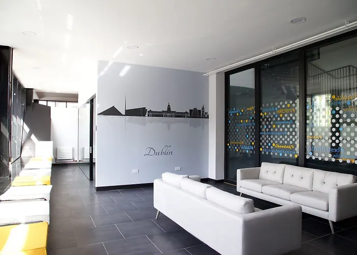 Yugo Explore - Broadstone Hall *