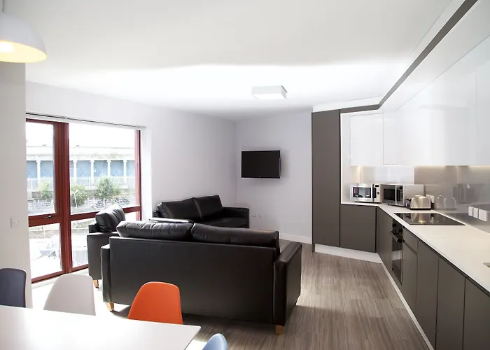 Yugo Explore - Broadstone Hall Dublín