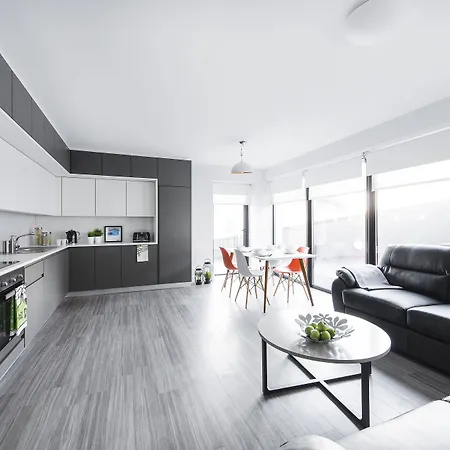 Yugo Explore - Broadstone Hall Apartment *