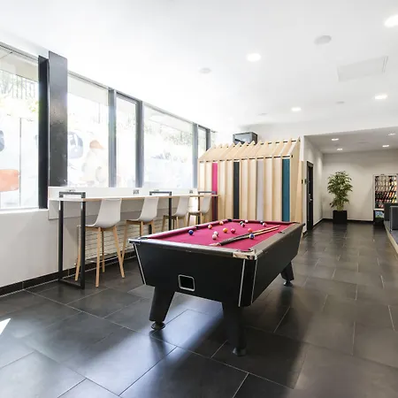 Yugo Explore - Broadstone Hall Apartment Dublin