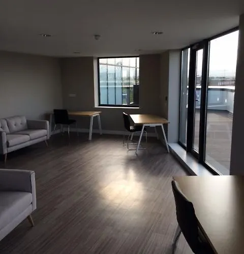 Yugo Explore - Broadstone Hall